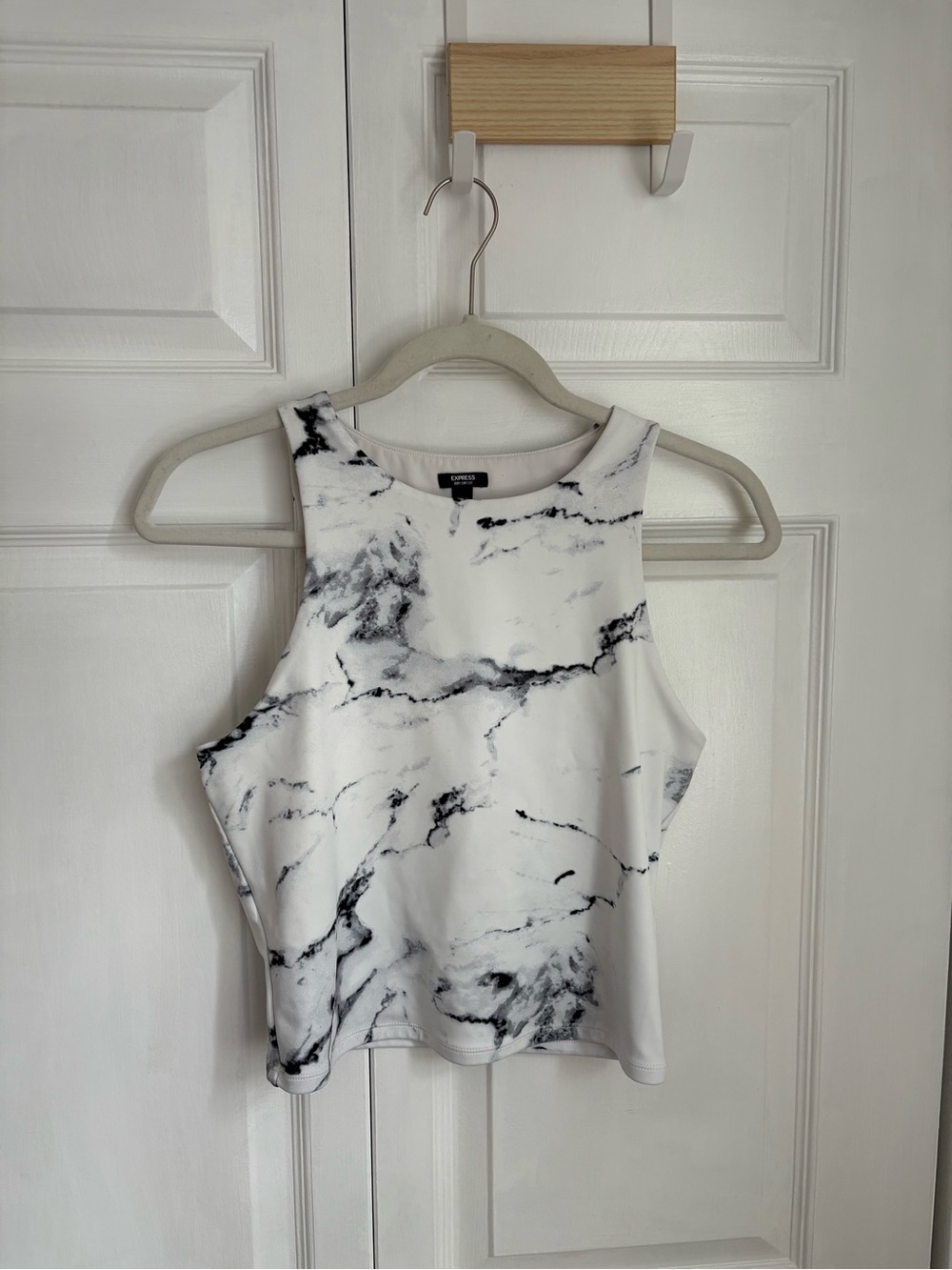 Express White Marble-Print Sleeveless Crop Top